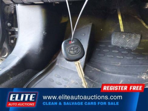 Used 2017 Toyota Corolla L image 21