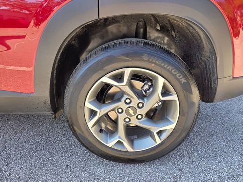 Used 2025 Chevrolet Trax LT w/ LT Convenience Package image 17