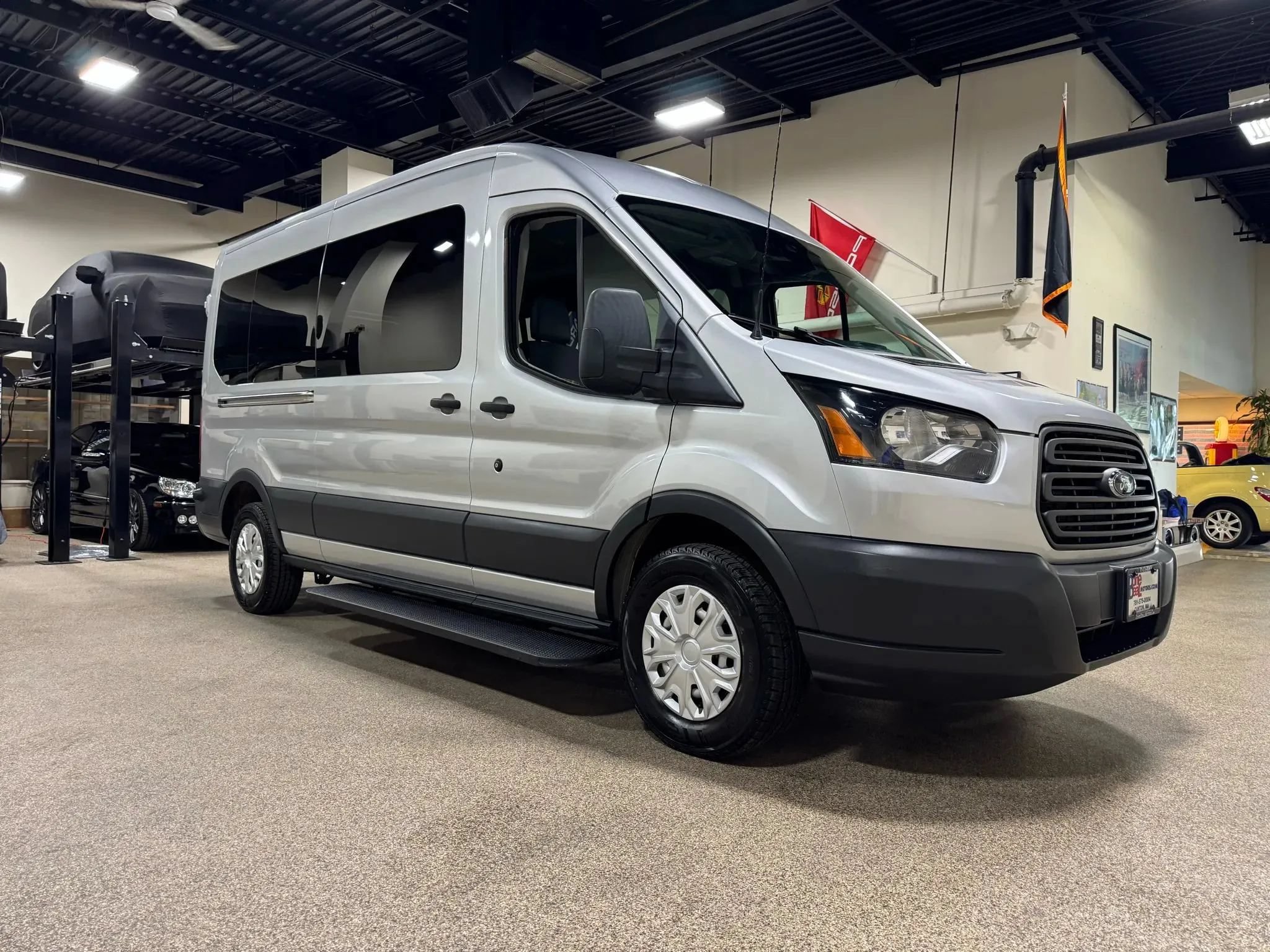 Used 2015 Ford Transit 250 148 Medium Roof RWD image 4