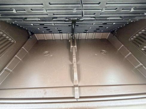 Used 2018 Chevrolet Suburban Premier AWD/4WD image 8