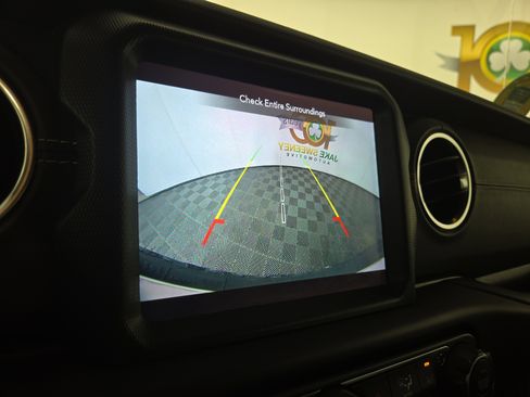 Used 2019 Jeep Wrangler Unlimited Sahara AWD/4WD image 22
