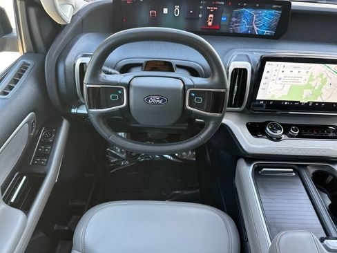 Used 2025 Ford Expedition Max Active AWD/4WD image 17