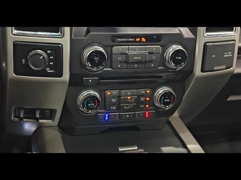 Used 2015 Ford F150 Lariat w/ Equipment Group 502A Luxury AWD/4WD image 9