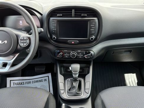 Used 2023 Kia Soul LX w/ LX Technology Package FWD image 16