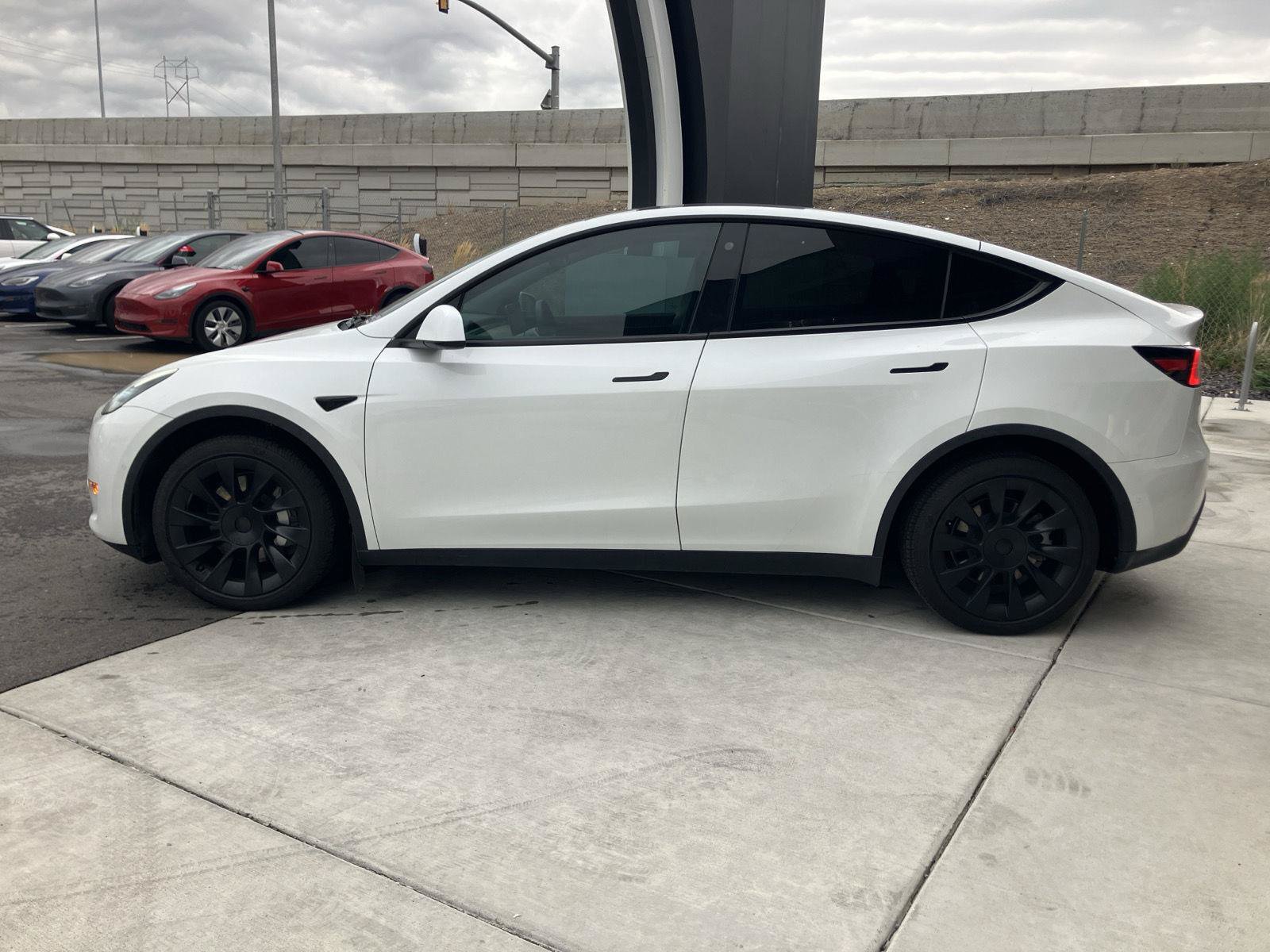 Used 2022 Tesla Model Y Long Range AWD/4WD image 5