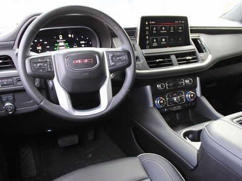 Used 2023 GMC Yukon SLT w/ SLT Premium Package image 5
