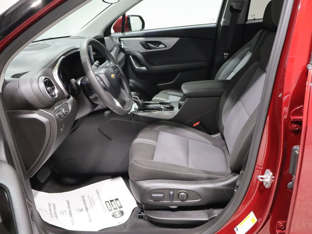 Used 2025 Chevrolet Blazer LT AWD/4WD image 9
