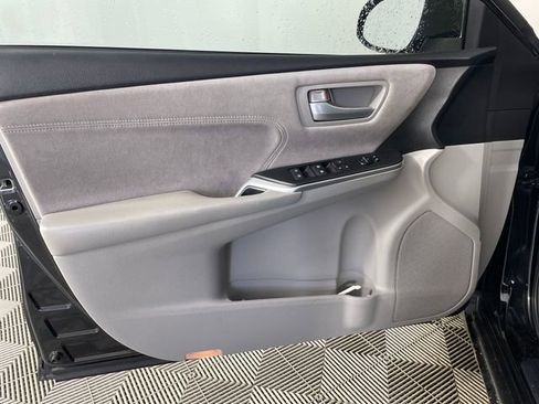Used 2016 Toyota Camry XSE w/ Moonroof Package image 11
