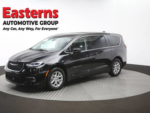 Used 2024 Chrysler Pacifica Touring-L FWD image 55
