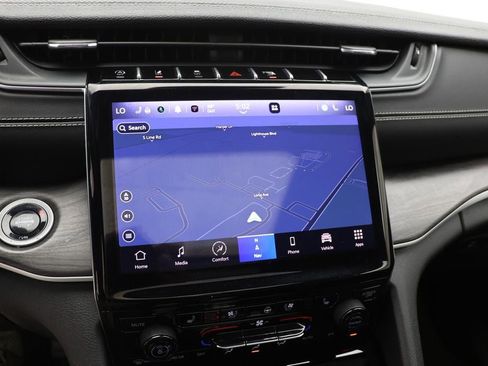 Used 2024 Jeep Grand Cherokee L Limited w/ Luxury Tech Group II image 22