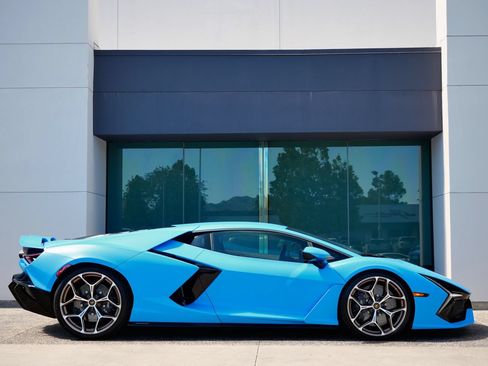 Used 2025 Lamborghini Revuelto AWD/4WD image 2