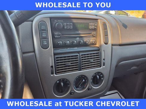 Used 2004 Ford Explorer XLT image 13
