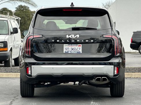 Used 2023 Kia Telluride EX w/ EX Captain's Chair Package image 4