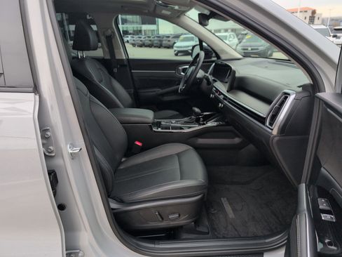 Certified 2025 Kia Sorento SX image 30