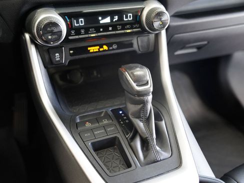 Used 2019 Toyota RAV4 XLE Premium FWD image 18