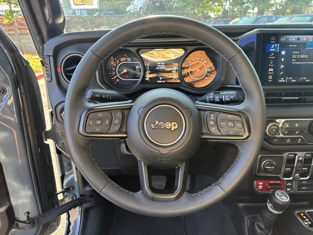 Certified 2025 Jeep Wrangler Unlimited Rubicon w/ Convenience Group AWD/4WD image 27