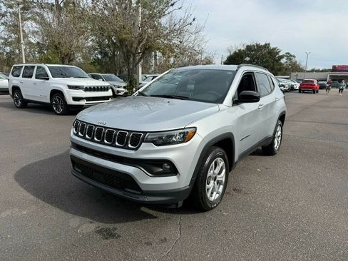 Used 2025 Jeep Compass Latitude image 1