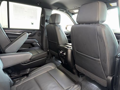 Used 2024 GMC Yukon Denali image 32