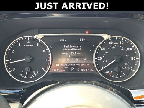 Used 2023 Nissan Pathfinder SL AWD/4WD image 26