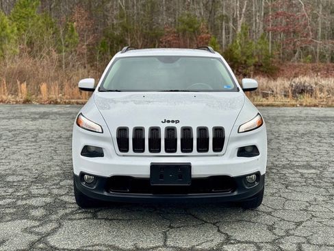 Used 2018 Jeep Cherokee Latitude w/ Altitude Package AWD/4WD image 2