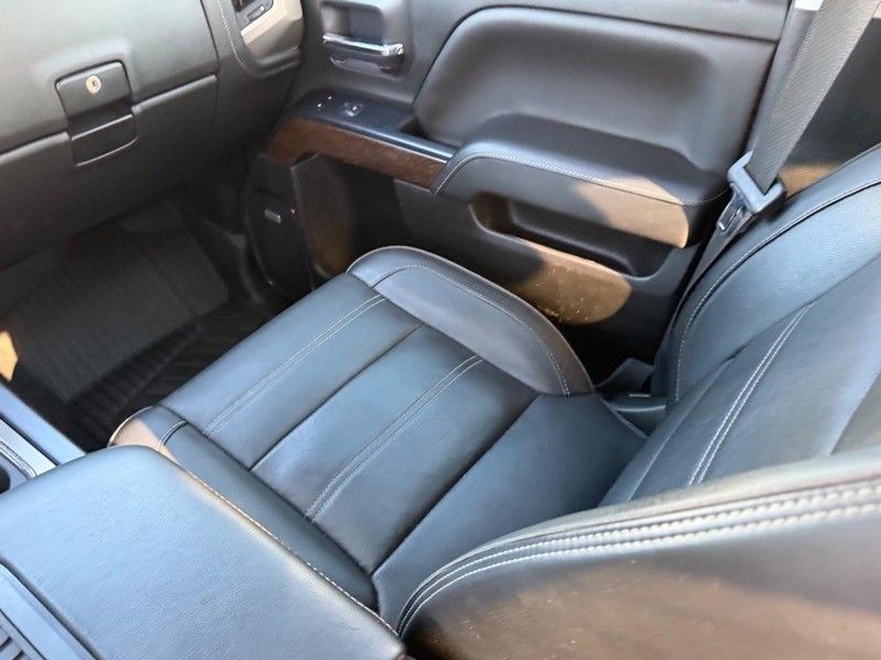 Used 2018 GMC Sierra 2500 Denali w/ Duramax Plus Package AWD/4WD image 15