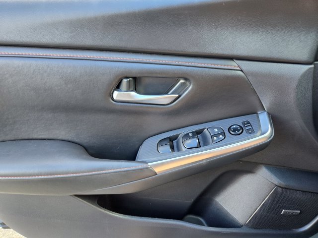 Used 2025 Nissan Sentra SR w/ SR Premium Package FWD image 36