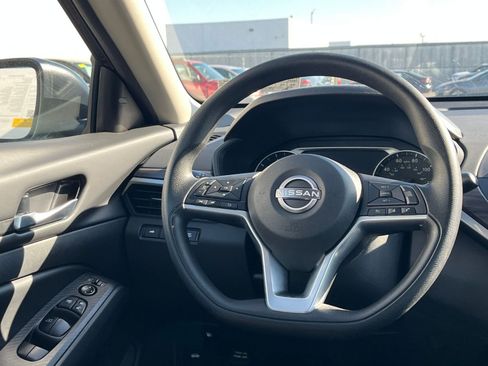 Used 2025 Nissan Altima 2.5 SV image 29