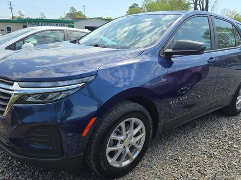 Used 2023 Chevrolet Equinox LS w/ LPO, Floor Liner Package AWD/4WD image 2