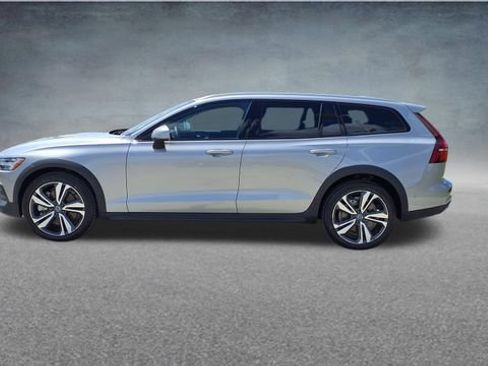 Used 2025 Volvo V60 B5 Cross Country Plus AWD/4WD image 4