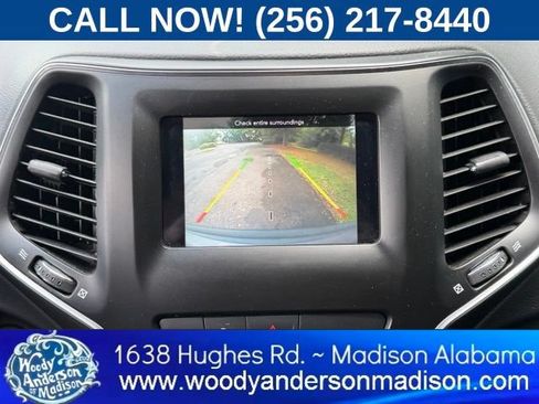Used 2019 Jeep Cherokee Latitude Plus FWD image 12
