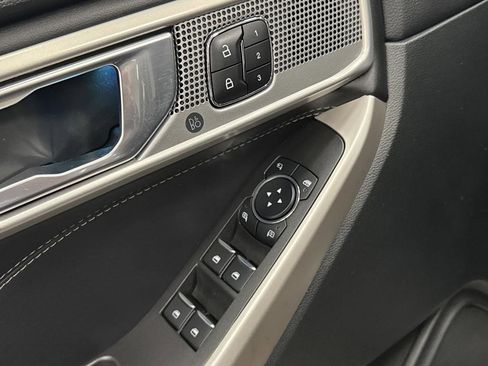 Used 2023 Ford Explorer Limited image 31