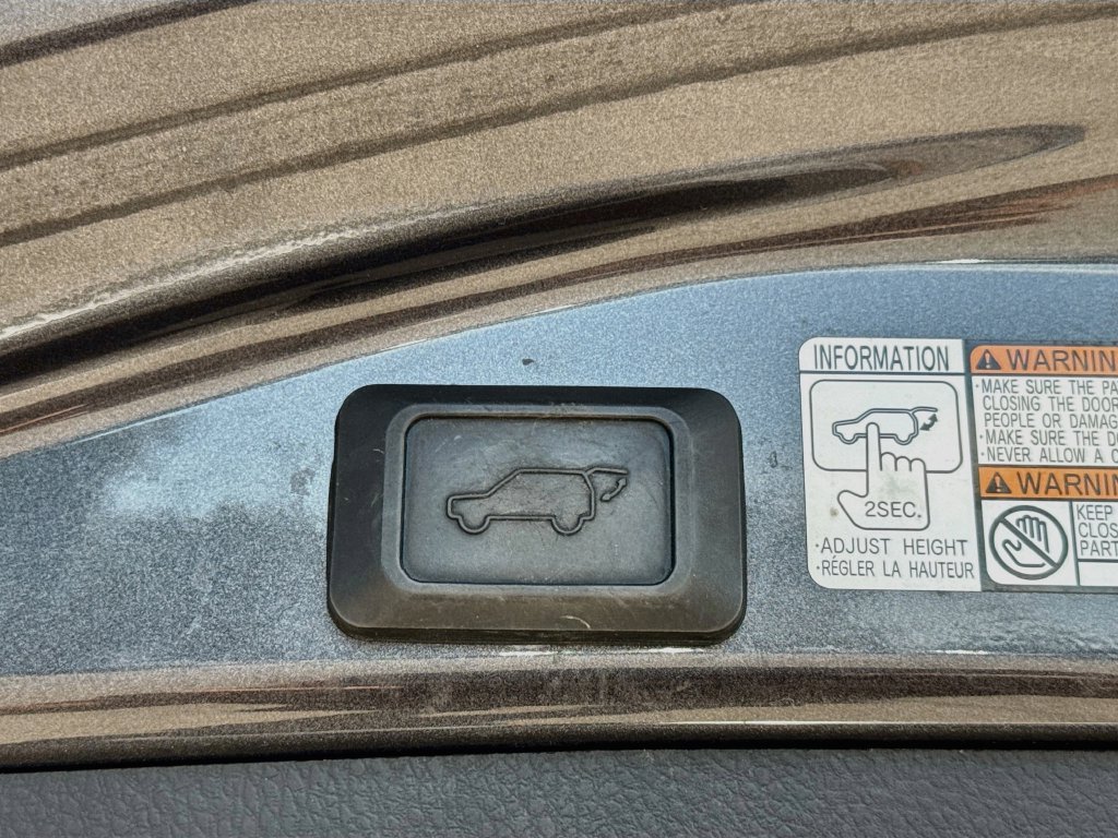 Used 2018 Toyota RAV4 SE w/ Power Extra Value Package FWD image 30