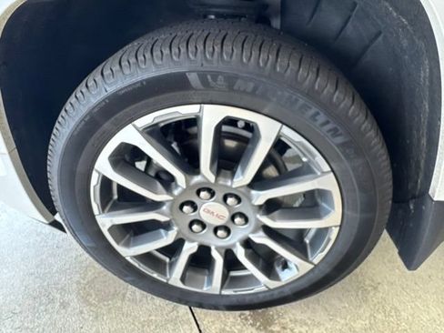 Used 2023 GMC Acadia Denali w/ Denali Technology Package AWD/4WD image 39