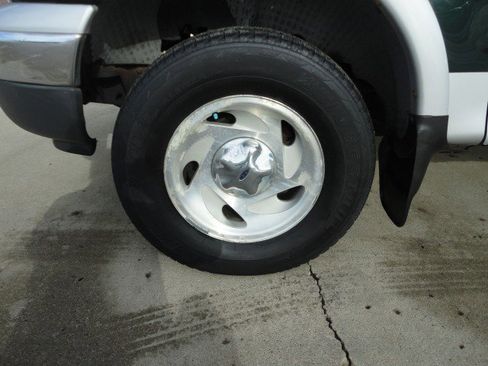 Used 2001 Ford F150 XLT image 2