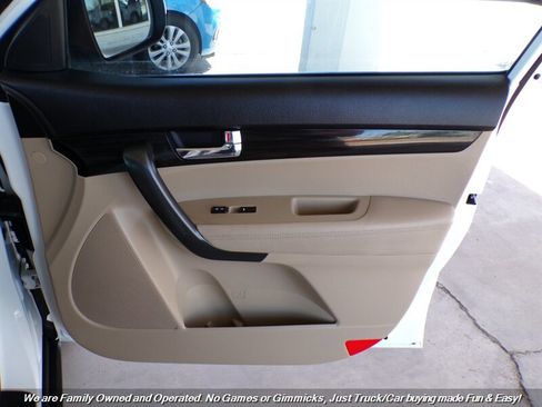 Used 2012 Kia Sorento LX w/ Third Row Pkg image 34