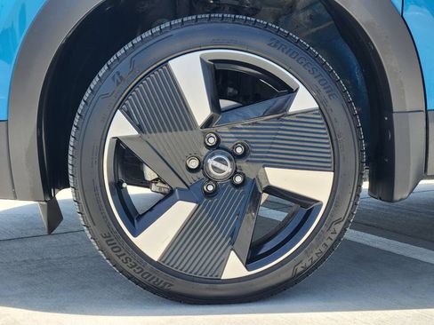 Used 2025 Nissan Kicks SR FWD image 9