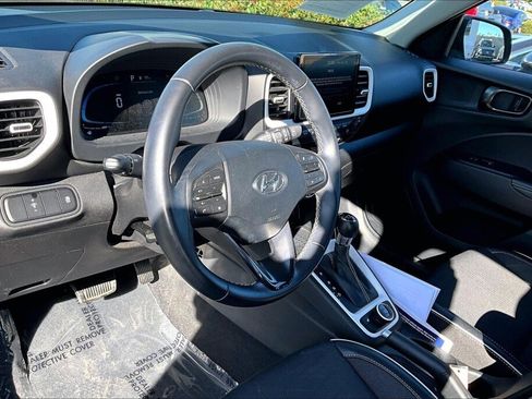 Certified 2023 Hyundai Venue Limited w/ Cargo Package image 9
