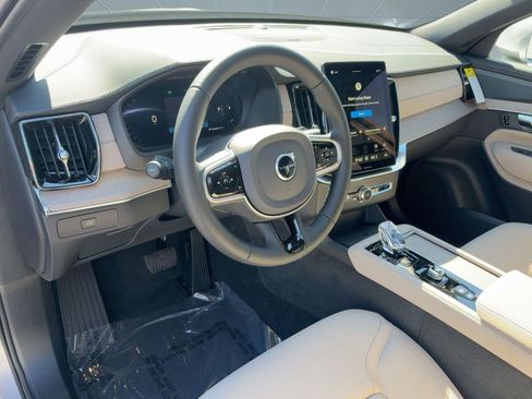New 2026 Volvo XC90 B6 Plus w/ Protection Package Premier AWD/4WD image 4
