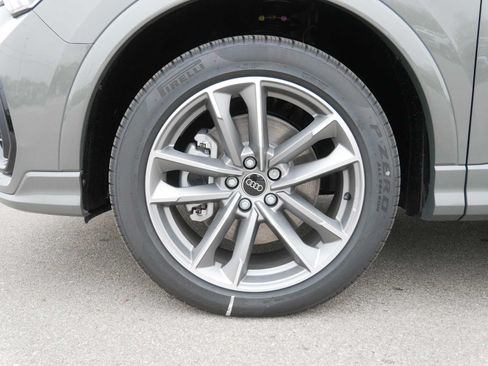 Used 2025 Audi Q3 2.0T Premium w/ Convenience Package AWD/4WD image 4