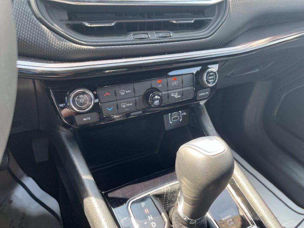 Used 2023 Jeep Compass Latitude AWD/4WD image 19
