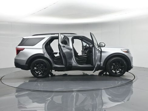 Used 2023 Ford Explorer ST-Line w/ Class IV Trailer Tow Package image 5