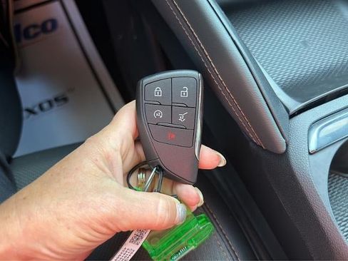 New 2027 GMC Terrain AT4 w/ Convenience Package III AWD/4WD image 27