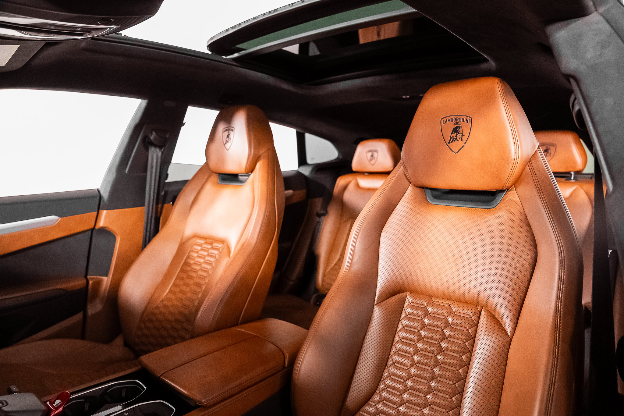Used 2019 Lamborghini Urus AWD/4WD image 3