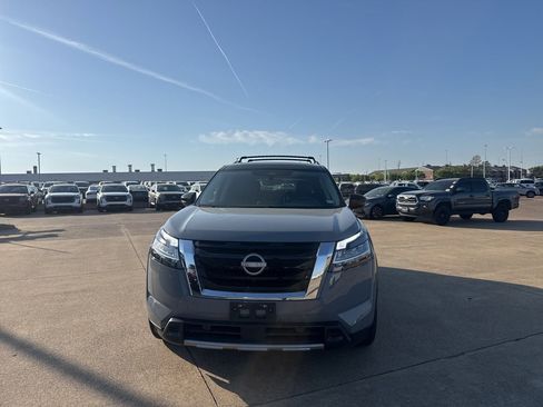 Certified 2024 Nissan Pathfinder SL w/ SL Premium Package image 4