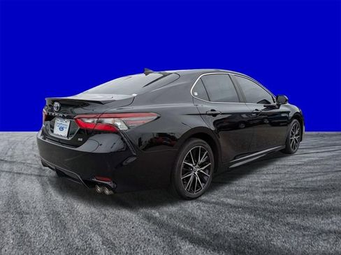 Used 2024 Toyota Camry SE FWD image 4