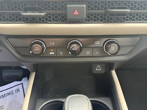 Certified 2024 Honda HR-V LX image 27