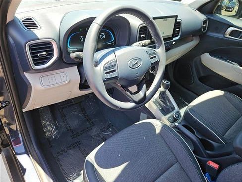 Used 2025 Hyundai Venue Limited FWD image 10