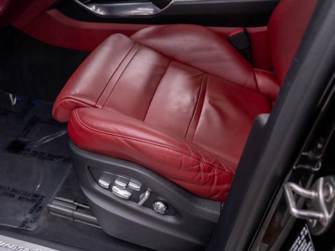 Certified 2019 Porsche Cayenne Turbo AWD/4WD image 18