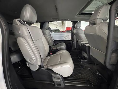 Used 2025 Toyota Sienna XLE w/ XLE Plus Package AWD/4WD image 20