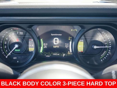 Used 2025 Jeep Wrangler Sahara image 21